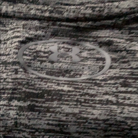 Under armor Basic workout top - Picture 3 of 4